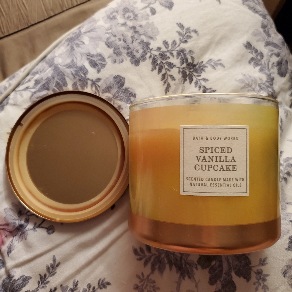 Bath and Body Works Spiced Vanilla Cupcake 3-Wick Candle